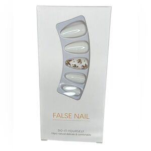 White and Gold Press On Nail Set